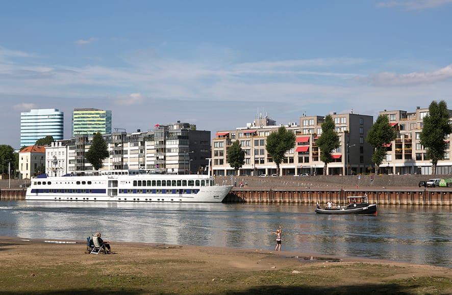 Arnhem vanaf de Rijn