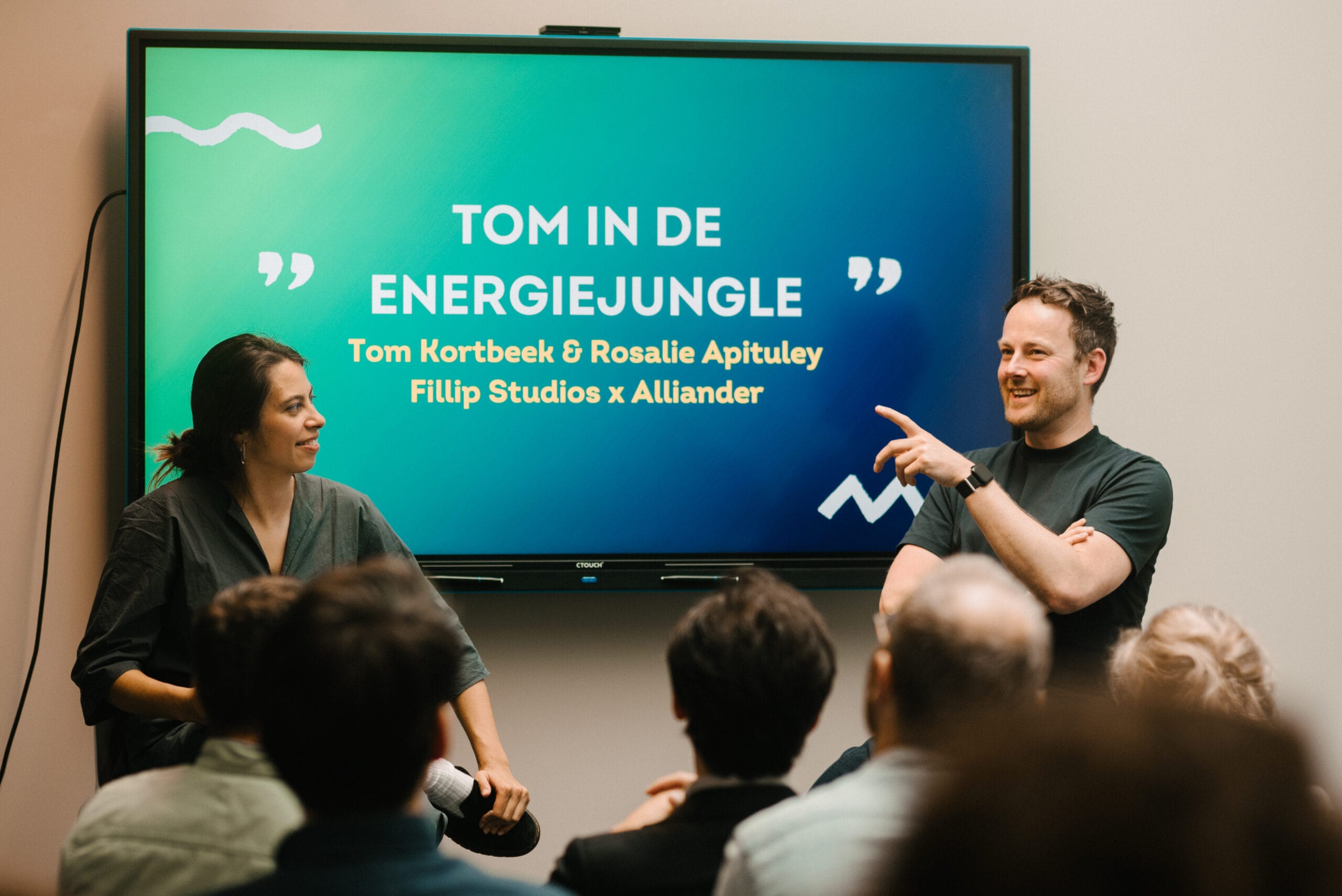 Tom Kortbeek presenteert