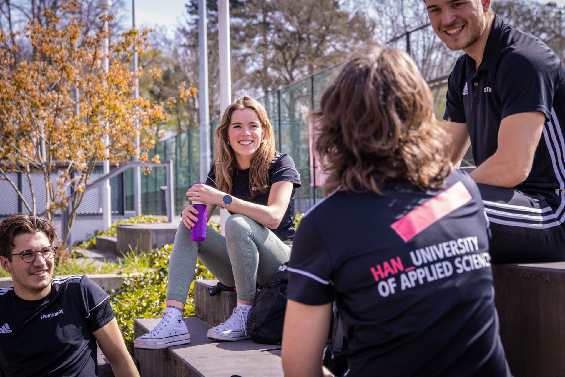 sportkunde_studenten-zitten-buiten-deel-2-lars-mulder-martrim-snel-annika-zuidinga_2022